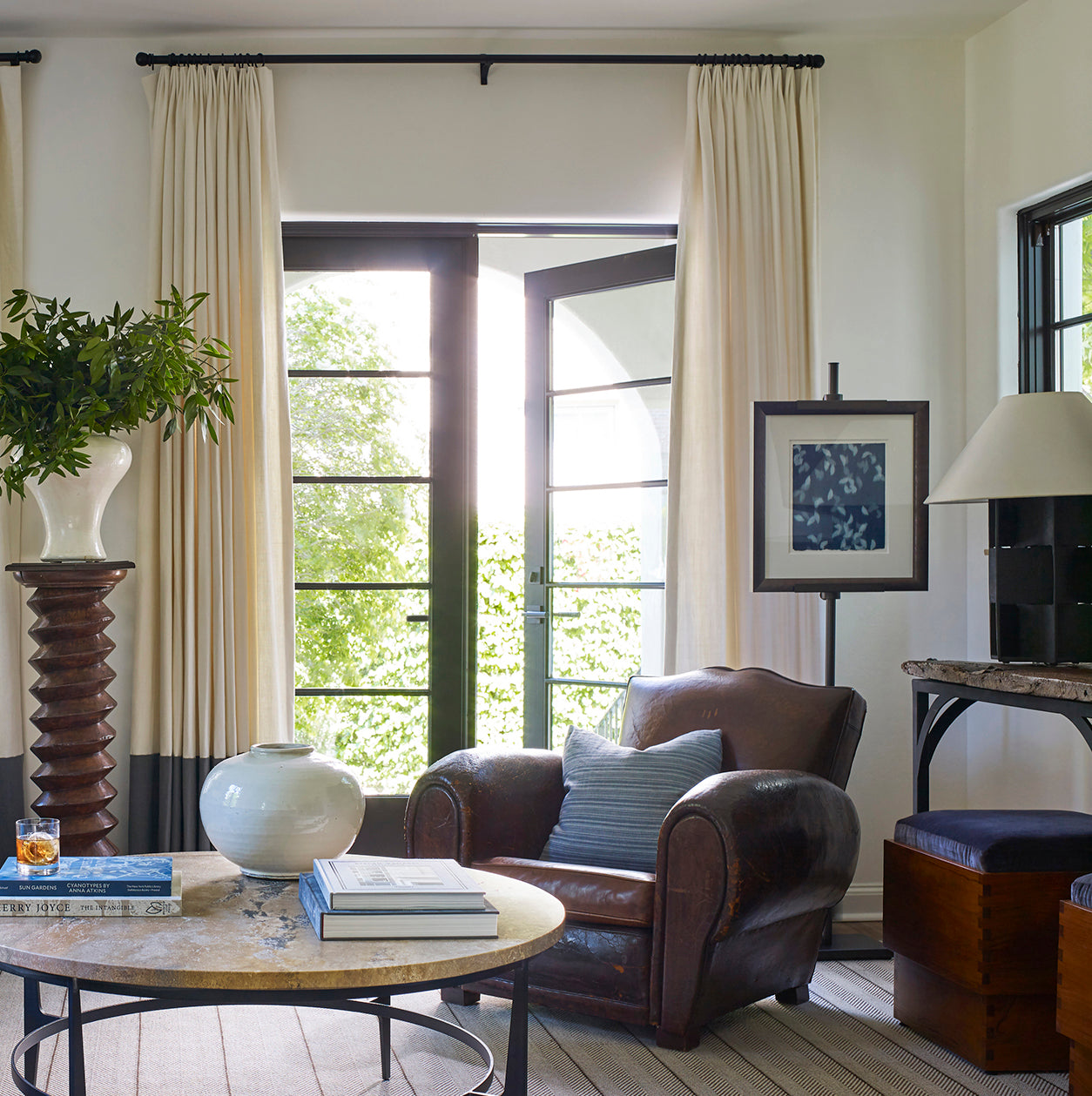 files/ARCHIVE_BHDM_LIVING_WITH_ANTIQUES-DETAIL-2210-05.jpg